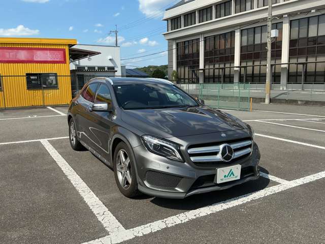 Mercedes-Benz GLA-Class 10