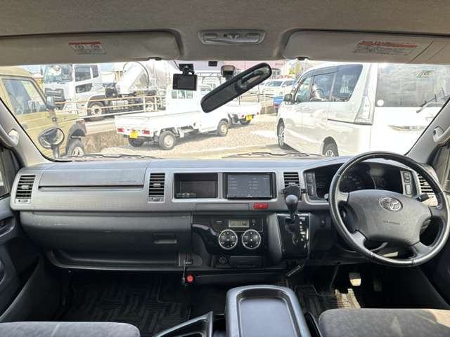 Toyota Hiace 2