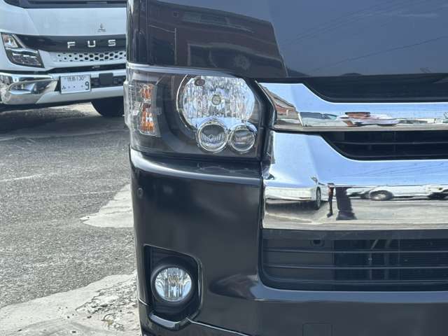 Toyota Hiace 7