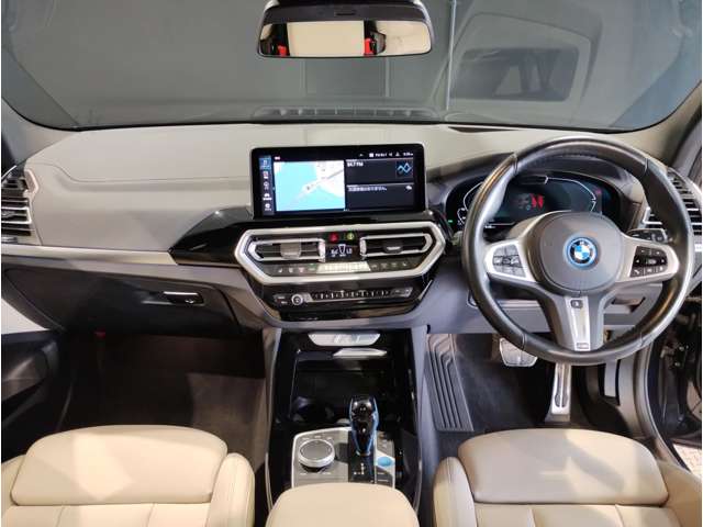 BMW iX3 12