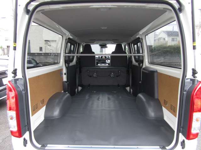 Toyota Hiace Van 10