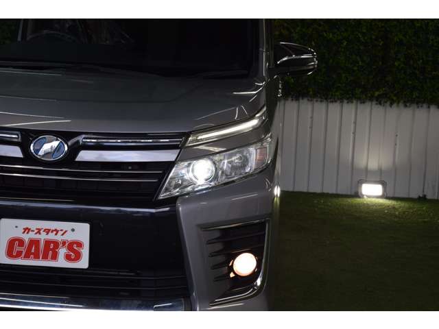 Toyota Voxy 8