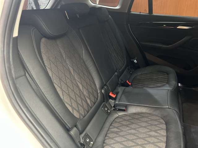 BMW X1 8