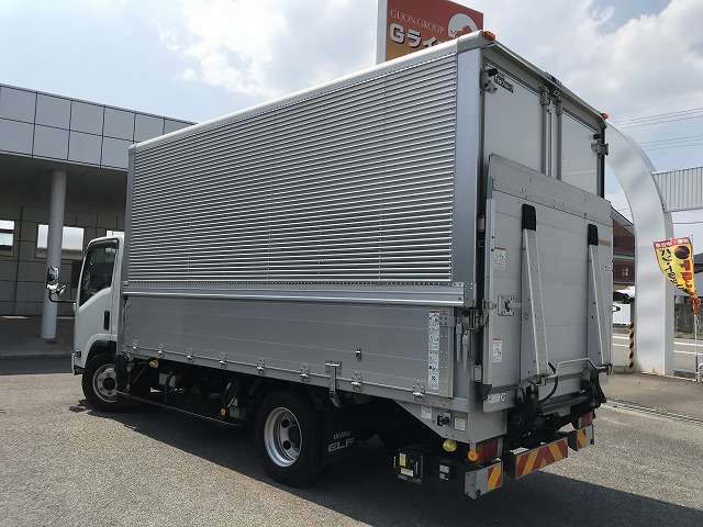 Isuzu Elf 12