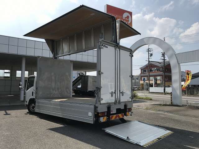 Isuzu Elf 4