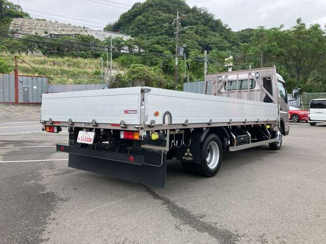 Mitsubishi Fuso Canter 2