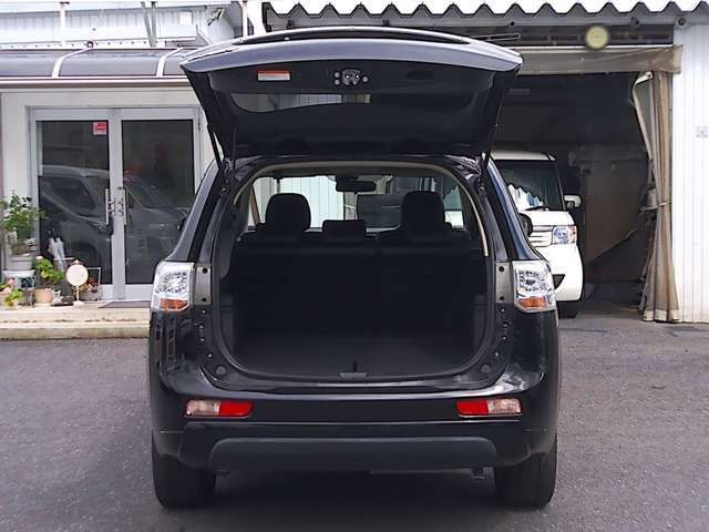 Mitsubishi Outlander PHEV 12