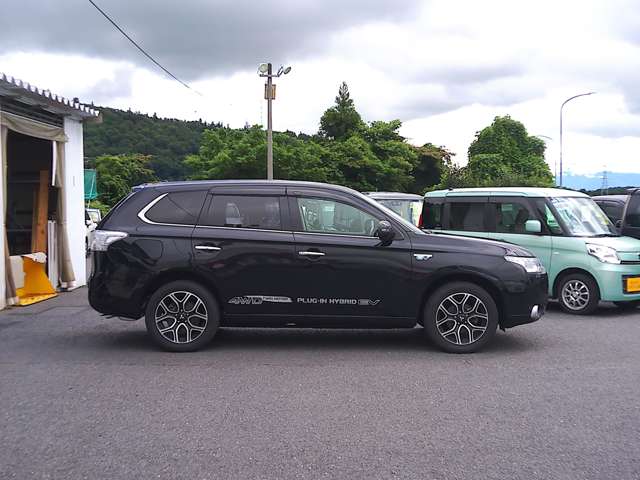 Mitsubishi Outlander PHEV 7