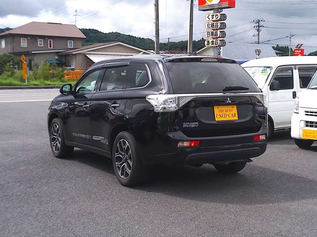 Mitsubishi Outlander PHEV 10