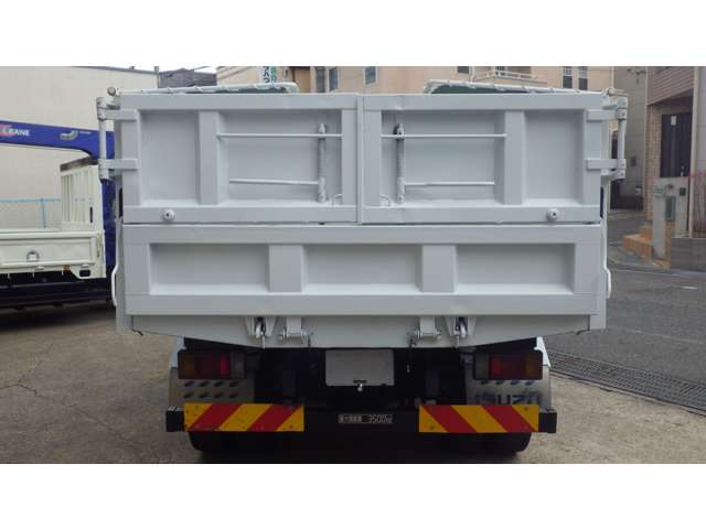Isuzu Elf 7