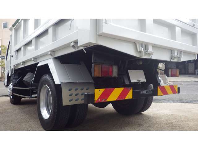 Isuzu Elf 8
