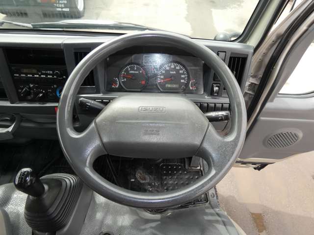 Isuzu Elf 11