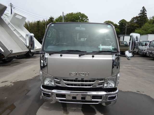 Isuzu Elf 2