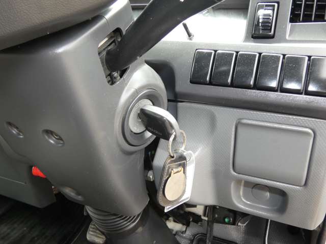 Isuzu Elf 10
