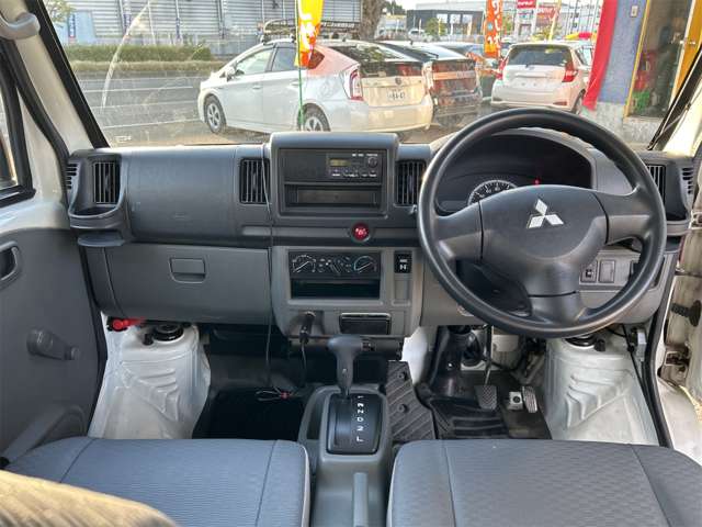 Mitsubishi Minicab Van 12