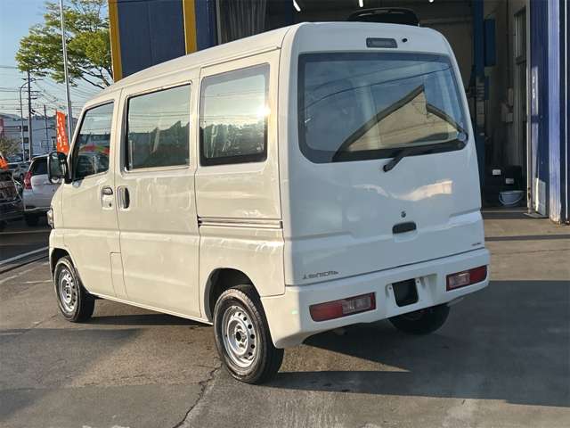 Mitsubishi Minicab Van 4