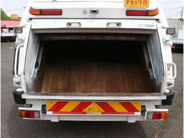 Mitsubishi Fuso Canter 4