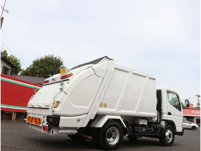 Mitsubishi Fuso Canter 9