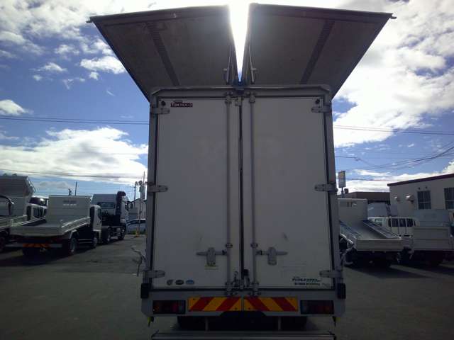 Isuzu Elf 6
