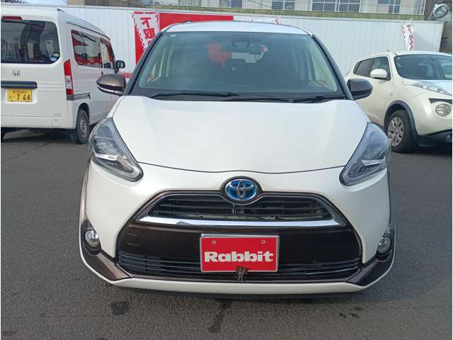Toyota Sienta 2