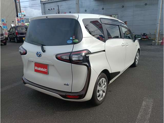 Toyota Sienta 5