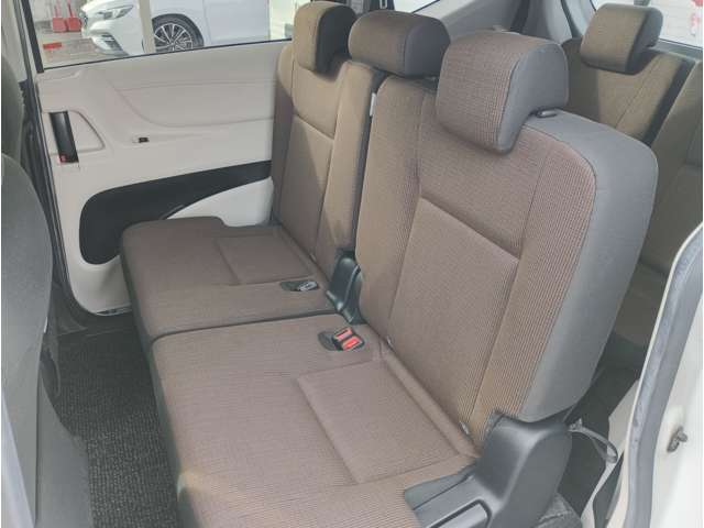 Toyota Sienta 8