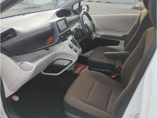 Toyota Sienta 9