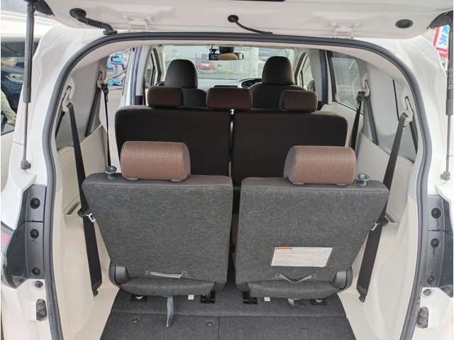 Toyota Sienta 10