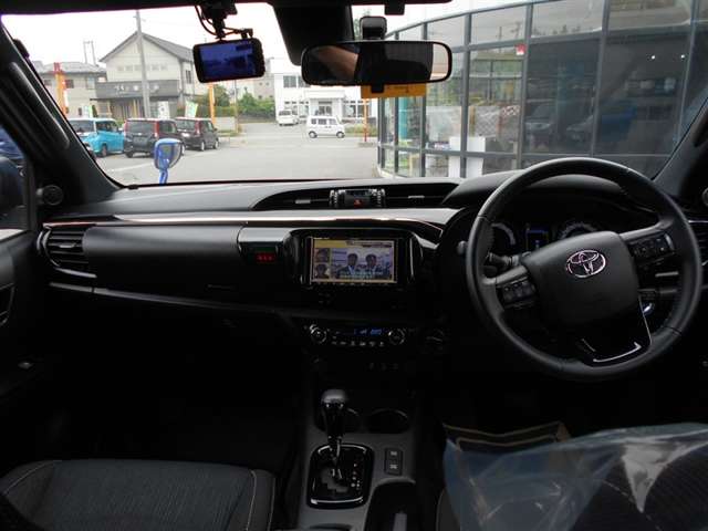 Toyota Hilux 2