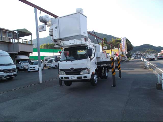 Hino Dutro 4