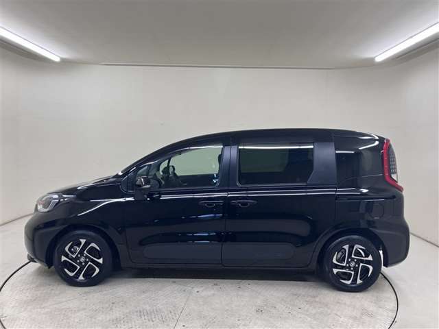 Toyota Sienta 5