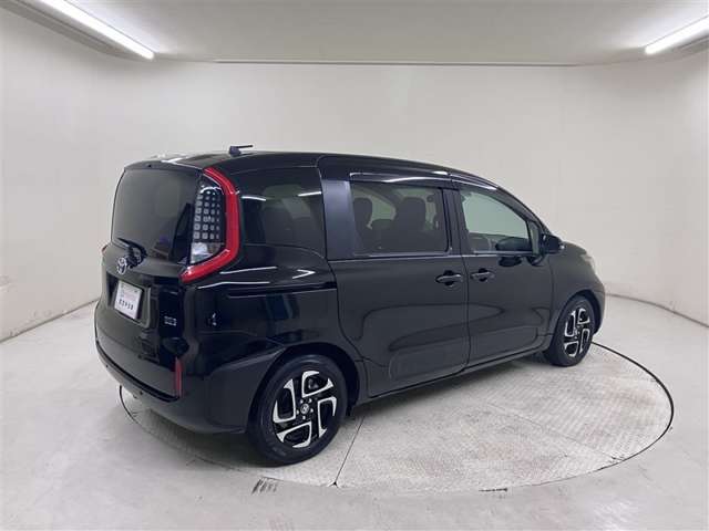 Toyota Sienta 6