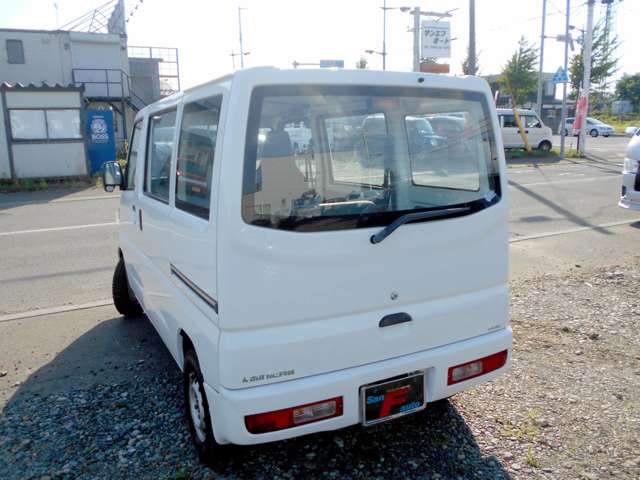 Mitsubishi Minicab Van 12