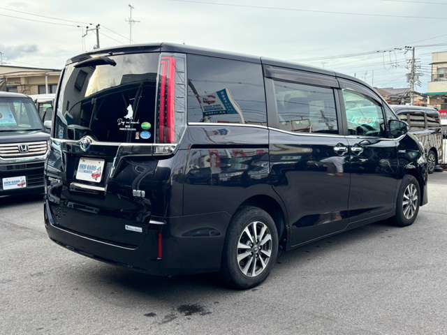 Toyota Esquire 11
