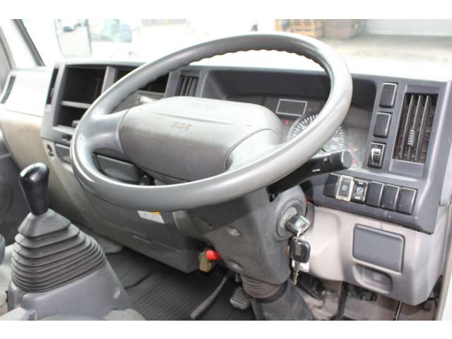 Isuzu Elf 8