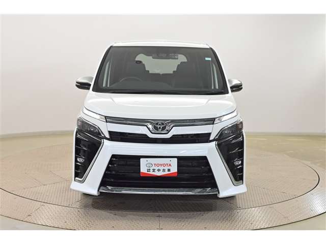 Toyota Voxy 2