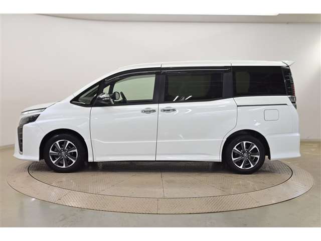 Toyota Voxy 5
