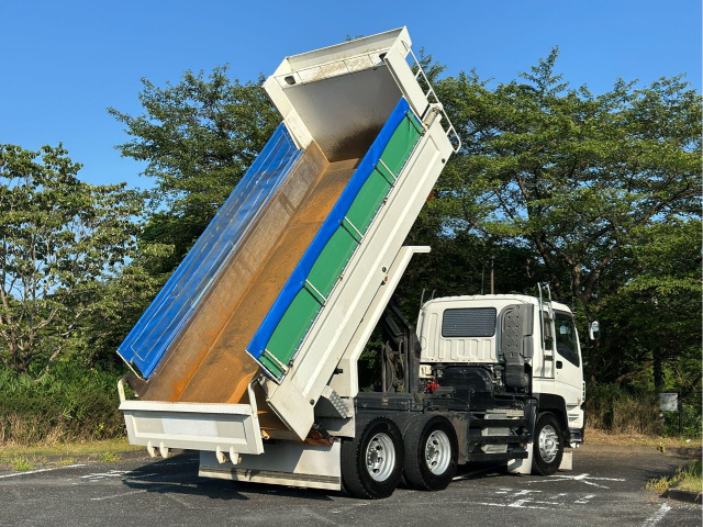 Isuzu Giga 11