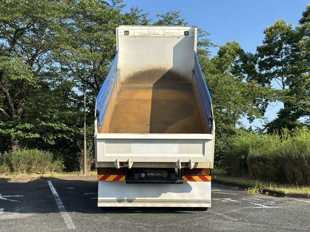 Isuzu Giga 12