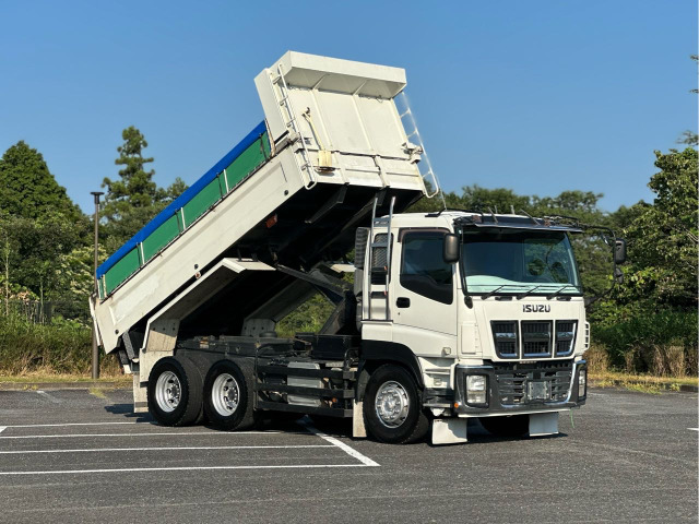 Isuzu Giga 4