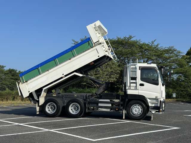 Isuzu Giga 6