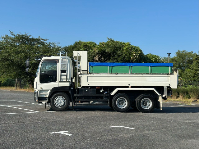 Isuzu Giga 7