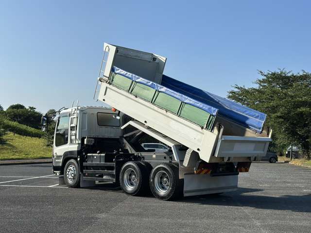 Isuzu Giga 9