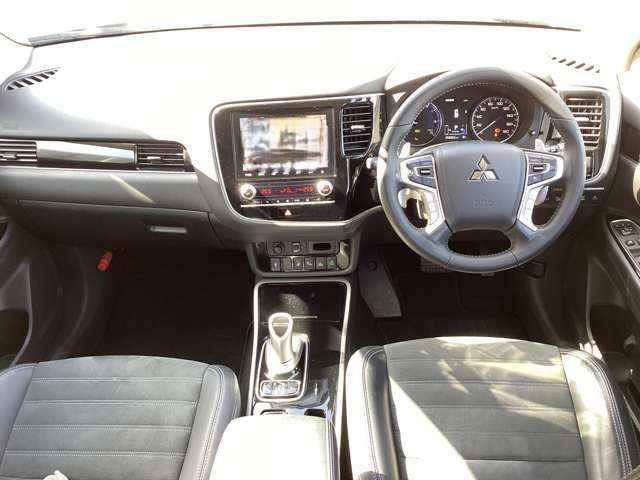 Mitsubishi Outlander PHEV 4