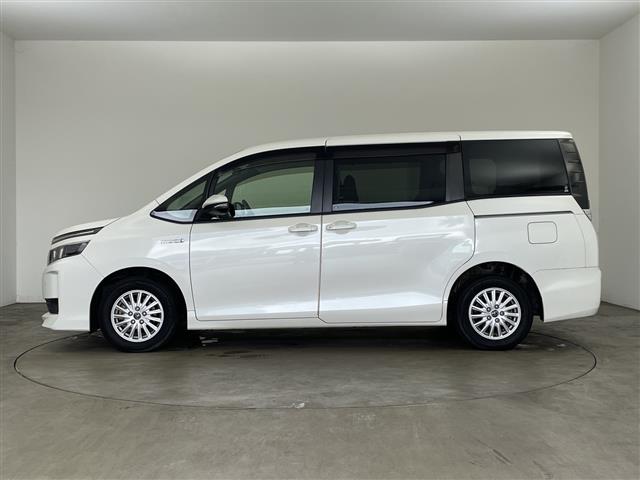 Toyota Voxy 8