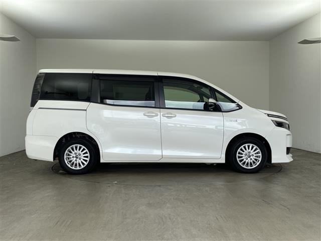 Toyota Voxy 9