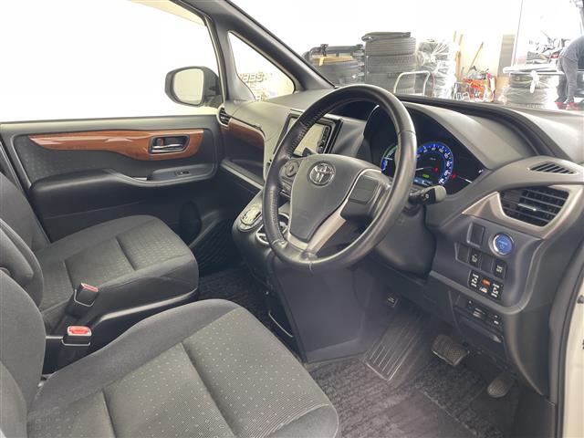 Toyota Voxy 10