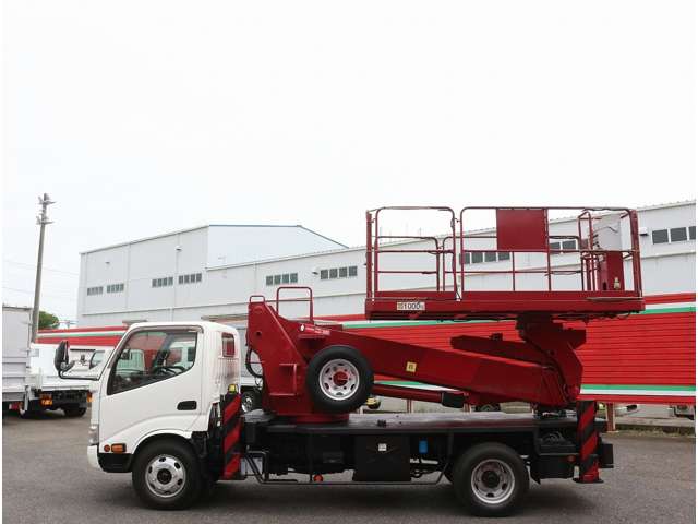 Hino Dutro 12