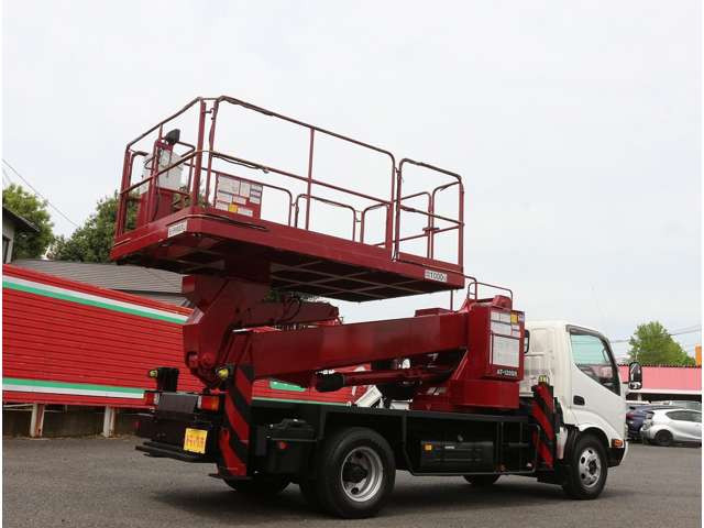 Hino Dutro 9