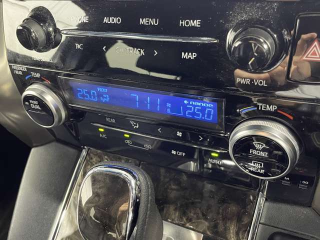 Toyota Vellfire 9